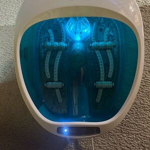 HoMEDICS Luxury Foot Spa – Heat, Bubbles, Vibrations + Salts & Oil